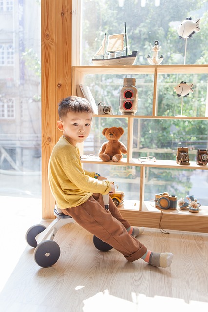 냉장고 옆 틈새 공간 십이 센티미터 활용하는 틈새 수납장 설치 방법 공개